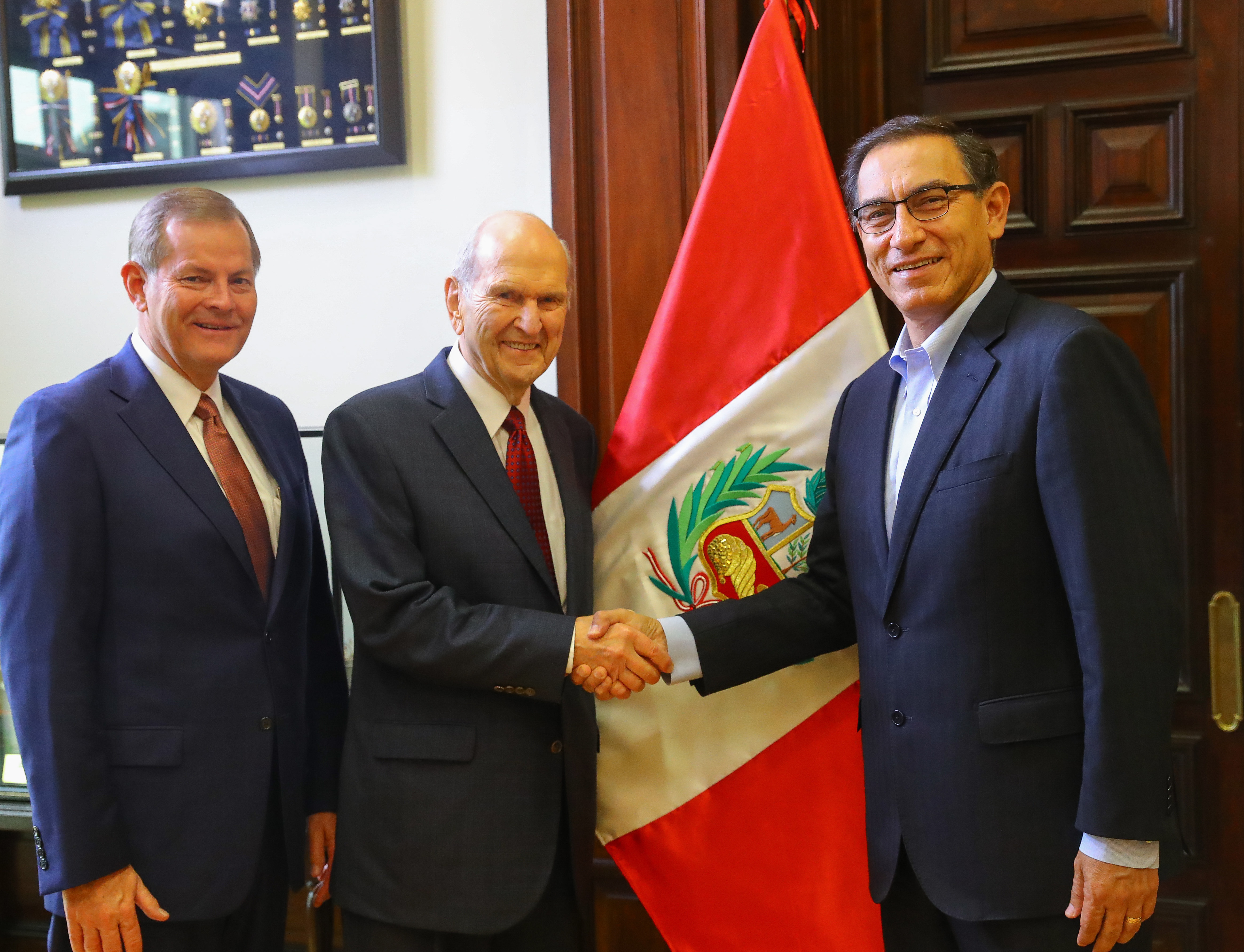 From left, Elder Gary E. Stevenson and President Russell M. Nelson meet with Peruvian president Martin Vizcarro on Oct. 20, 2018, in Lima. The men discussed the Church's ongoing humanitarian service in Peru.