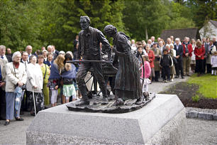 More than 200 people attend unveiling ceremony in Norway of "Handcart Pioneers," a casting from original 1926 version by Torleif S. Knaphus.