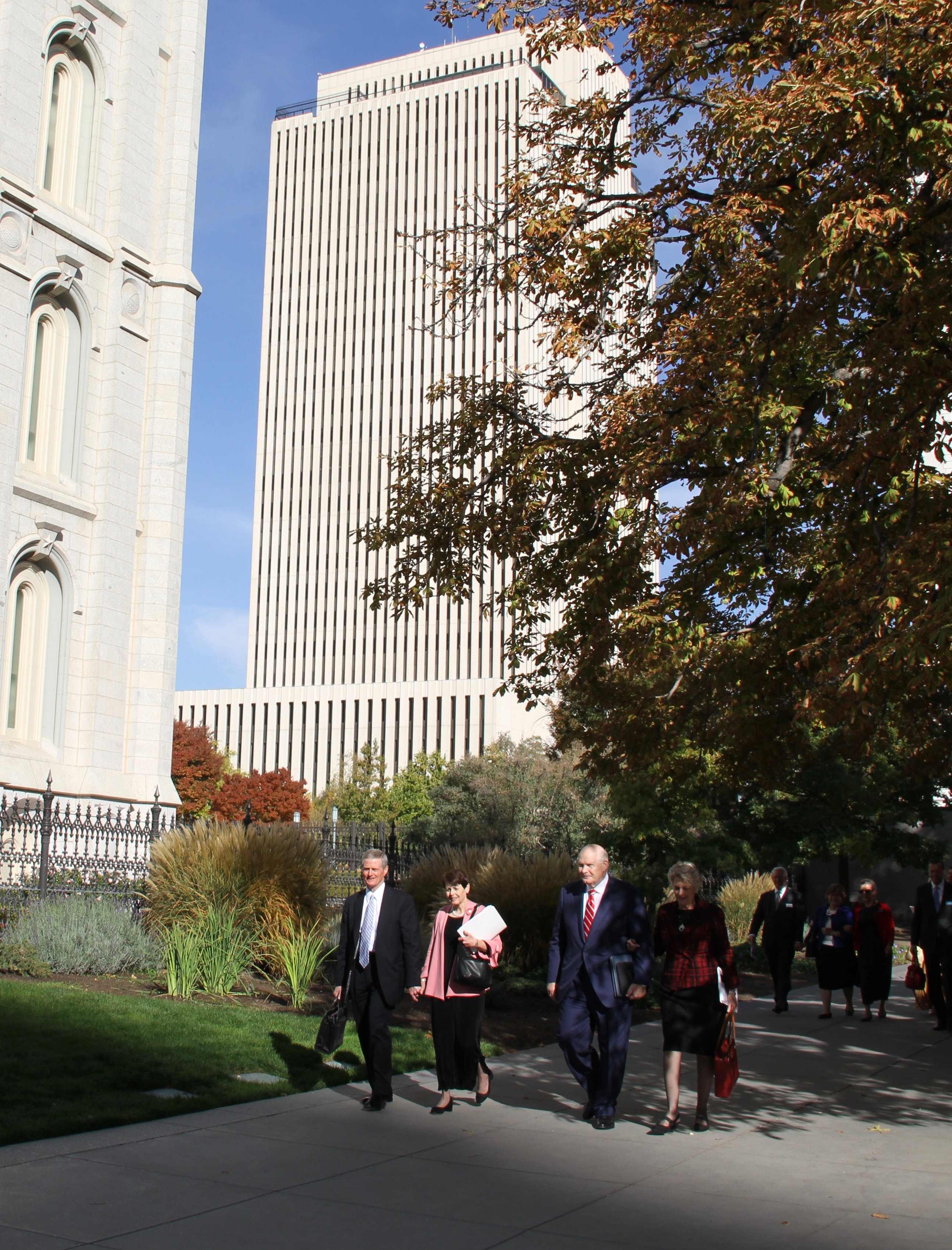 From left, Elder David A. Bednar, Sister Susan Bednar, Elder Dale G. Renlund and Sister Ruth Renlund walk along Temple Square, leading out a group of 62 couples of newly called temple presidents and matrons attending the 2019 Temple Leadership Seminar Oct. 14-17 in Salt Lake City, Utah.
