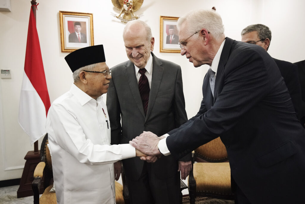 President Russell M. Nelson of The Church of Jesus Christ of Latter-day Saints meets with Ma’ruf Amin, vice president of Indonesia, in Jakarta, Indonesia, on Nov. 21, 2019.