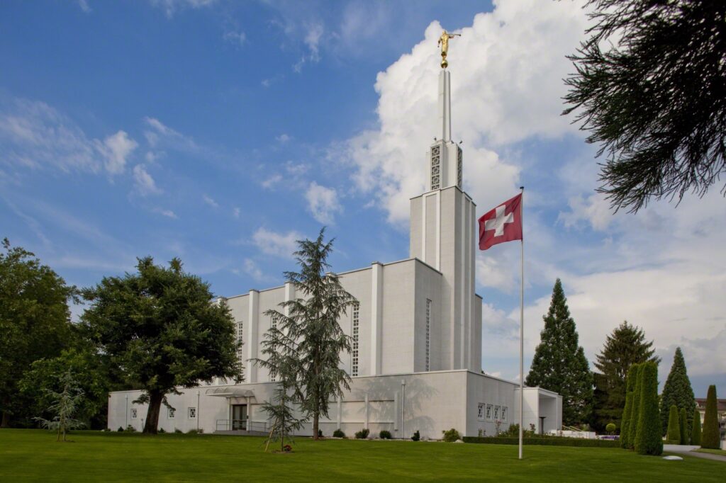 O Templo de Berna Suíça, o primeiro da Europa, foi dedicado em 1955 e remodelado em 1992.