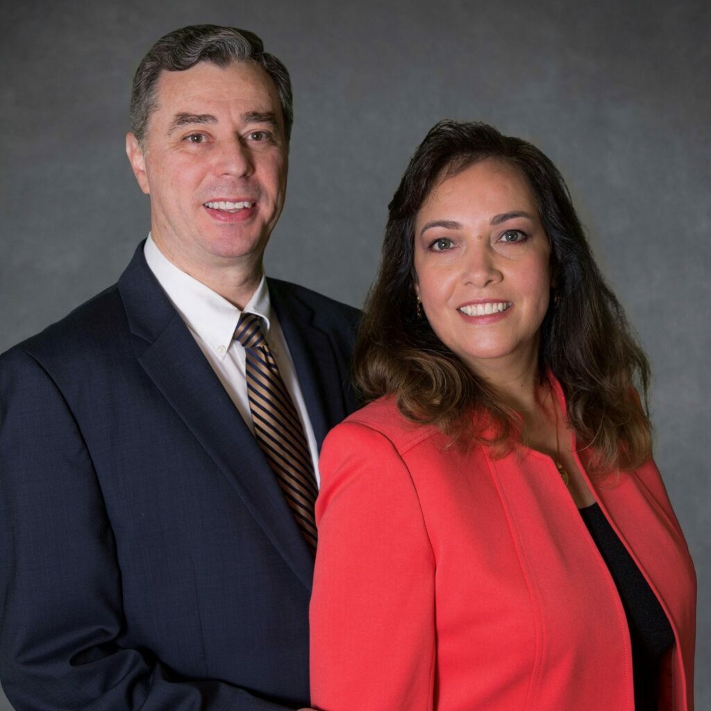 Wagner Bronze e Júnia Rocha de Andrade Damiani